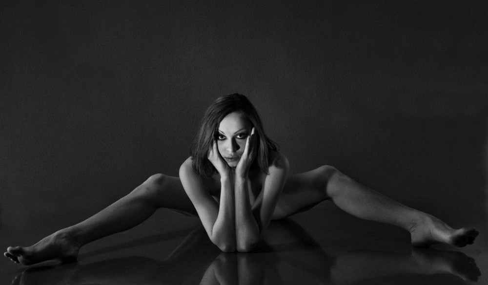 Flexible brunette in great erotic photo