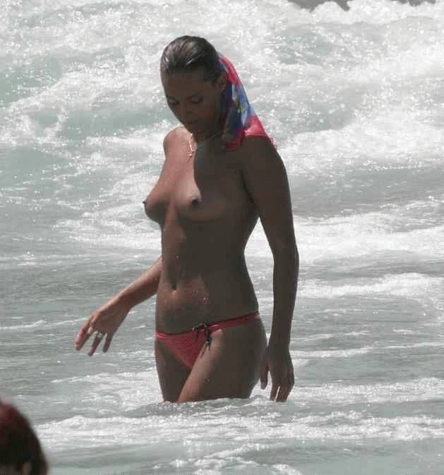 Topless hottie exiting from ocean