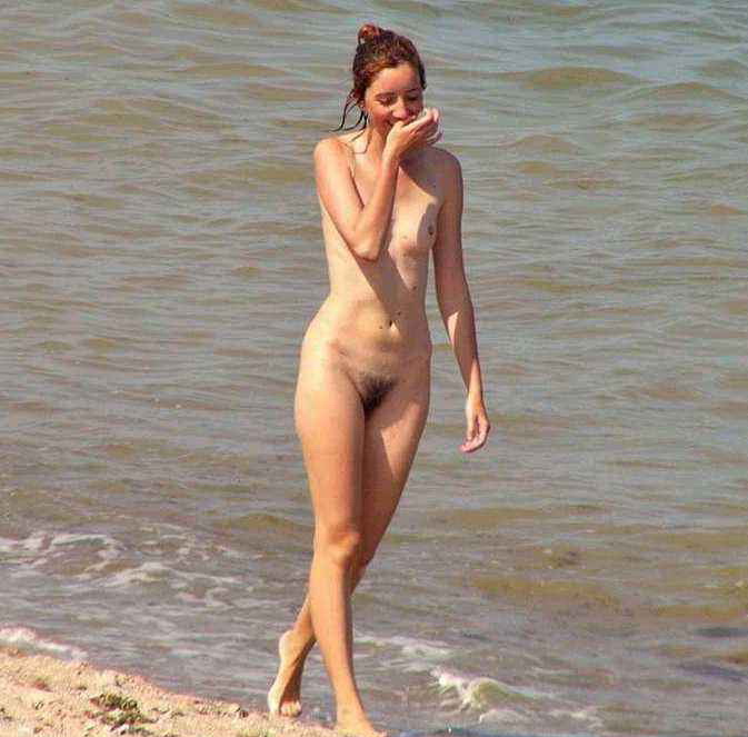 Nude diva caught naked having a walk